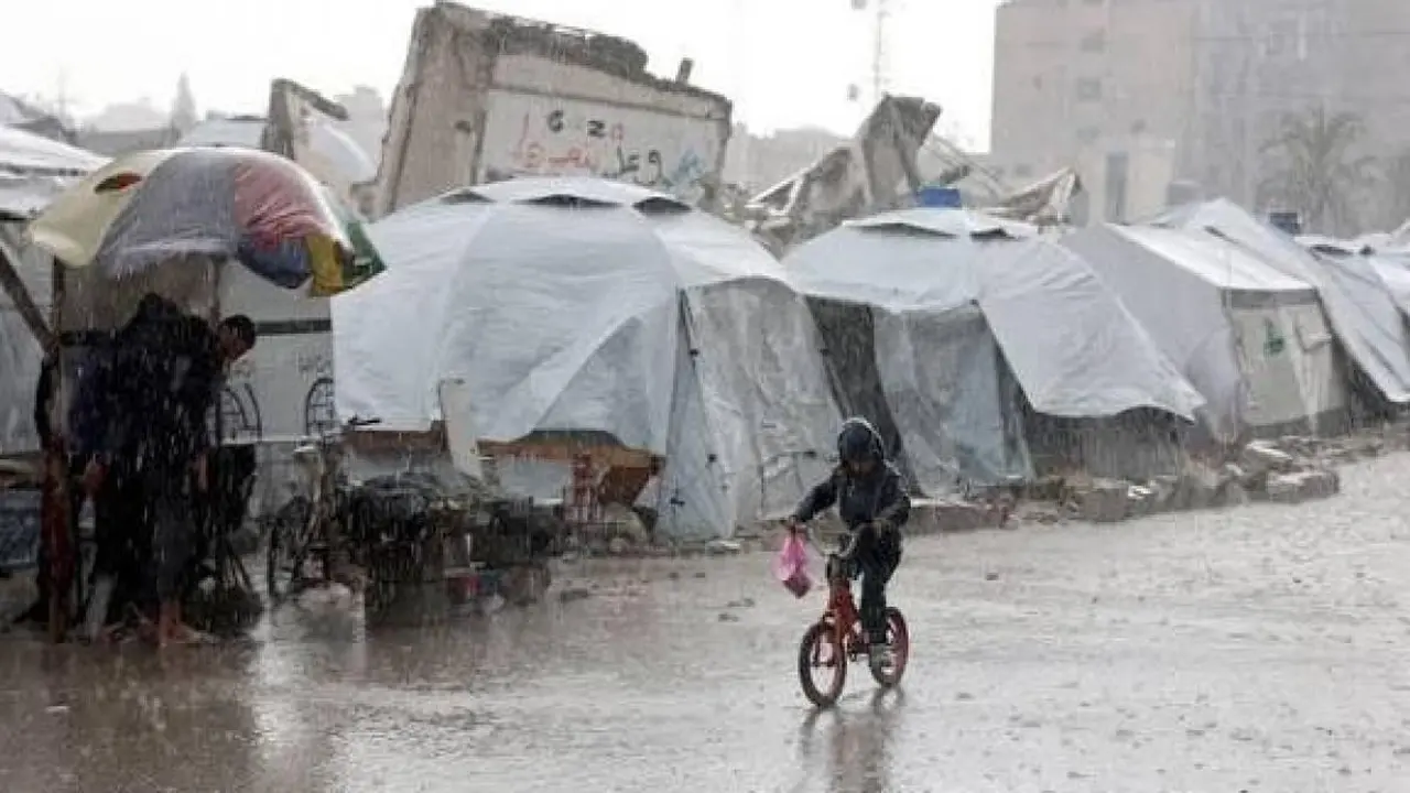 تقلبات جوية وهطول أمطار متفرقة تضرب فلسطين حتى يوم الأربعاء القادم